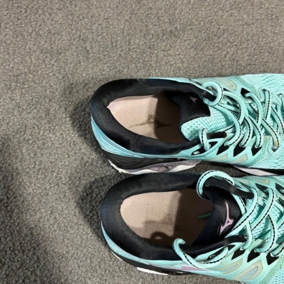 Mizuno Women's Size 9 Wave Horizon 3 Running Shoes Astral Aura/Lavender - Picture 3 of 6